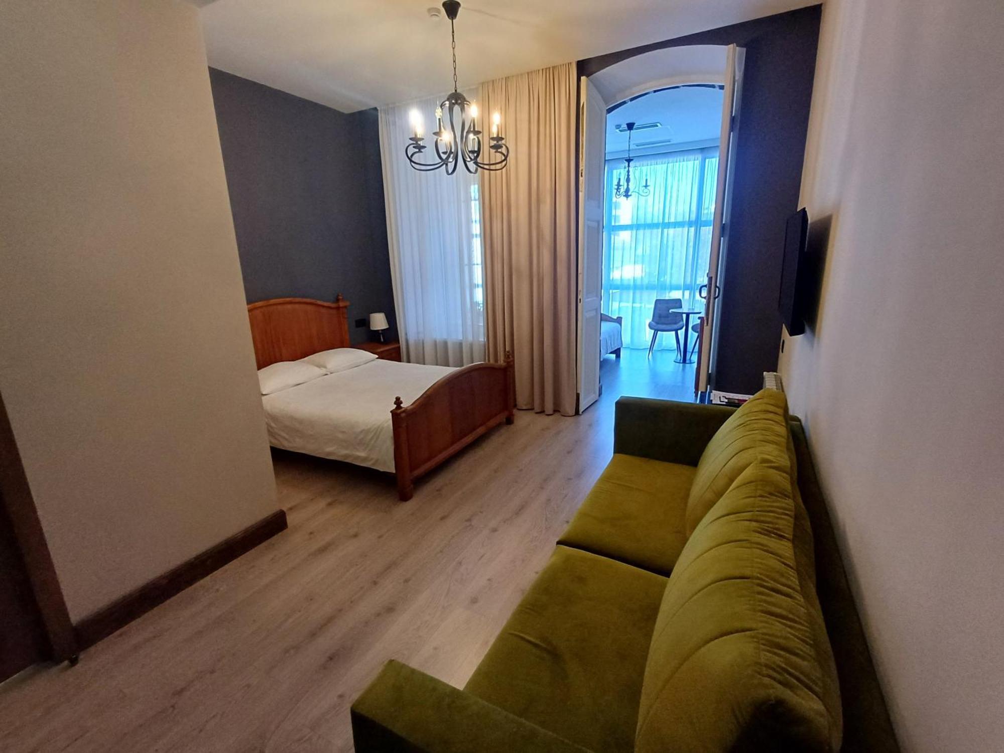 Old Avenue Hotel ギュムリ エクステリア 写真
